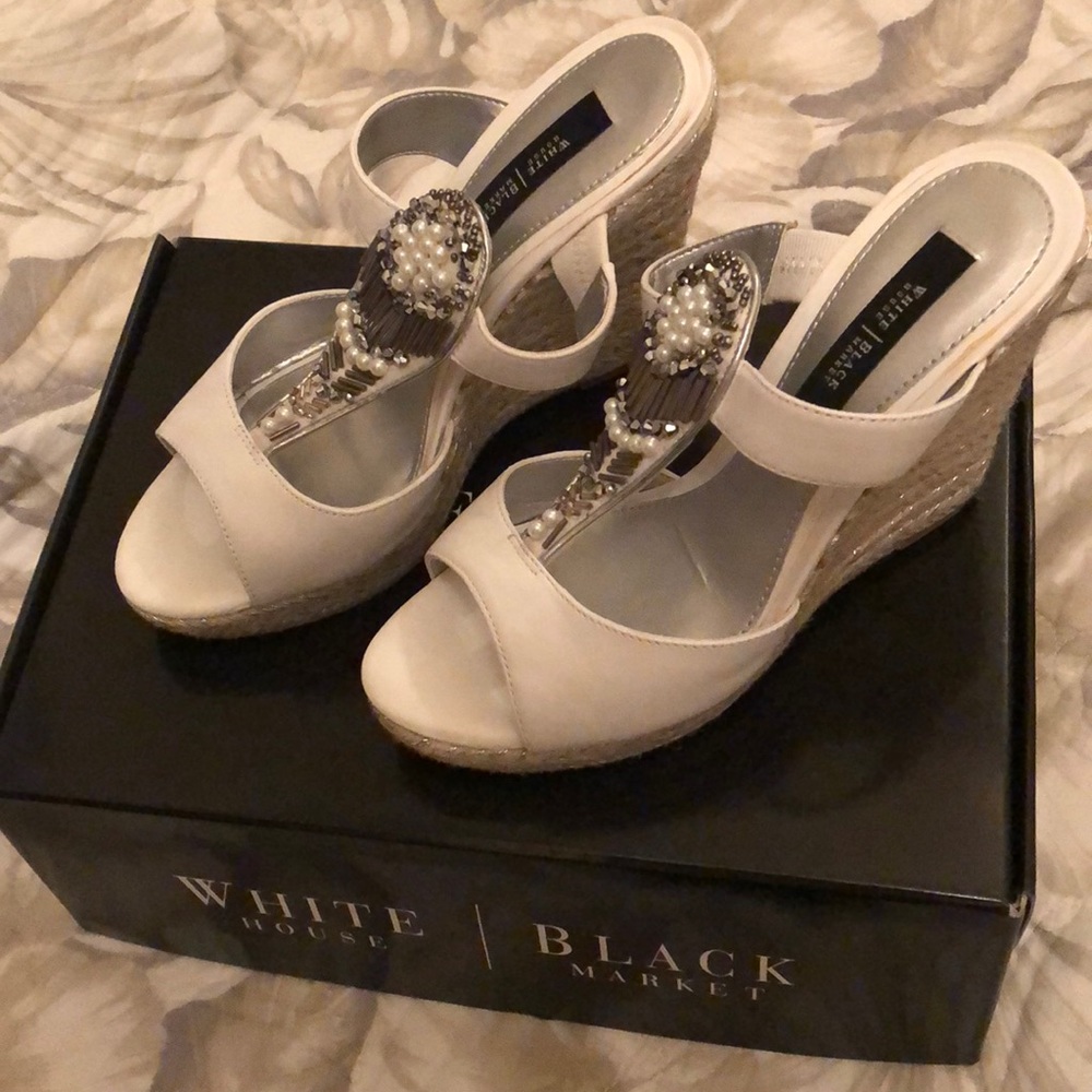 BRAND NEW WHITE HOUSE BLACK MARKET WEDGES🔥🔥